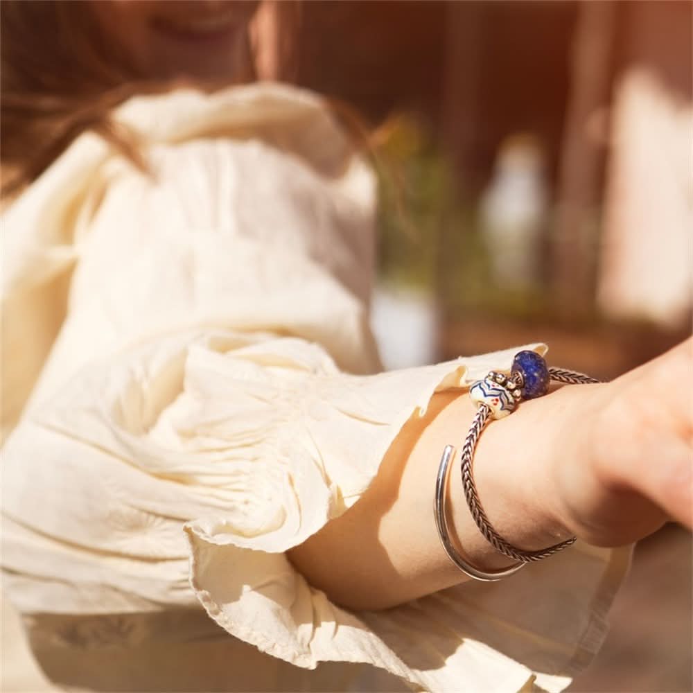 Ivory Blossom Glow Glass Bead TGLBE-00250