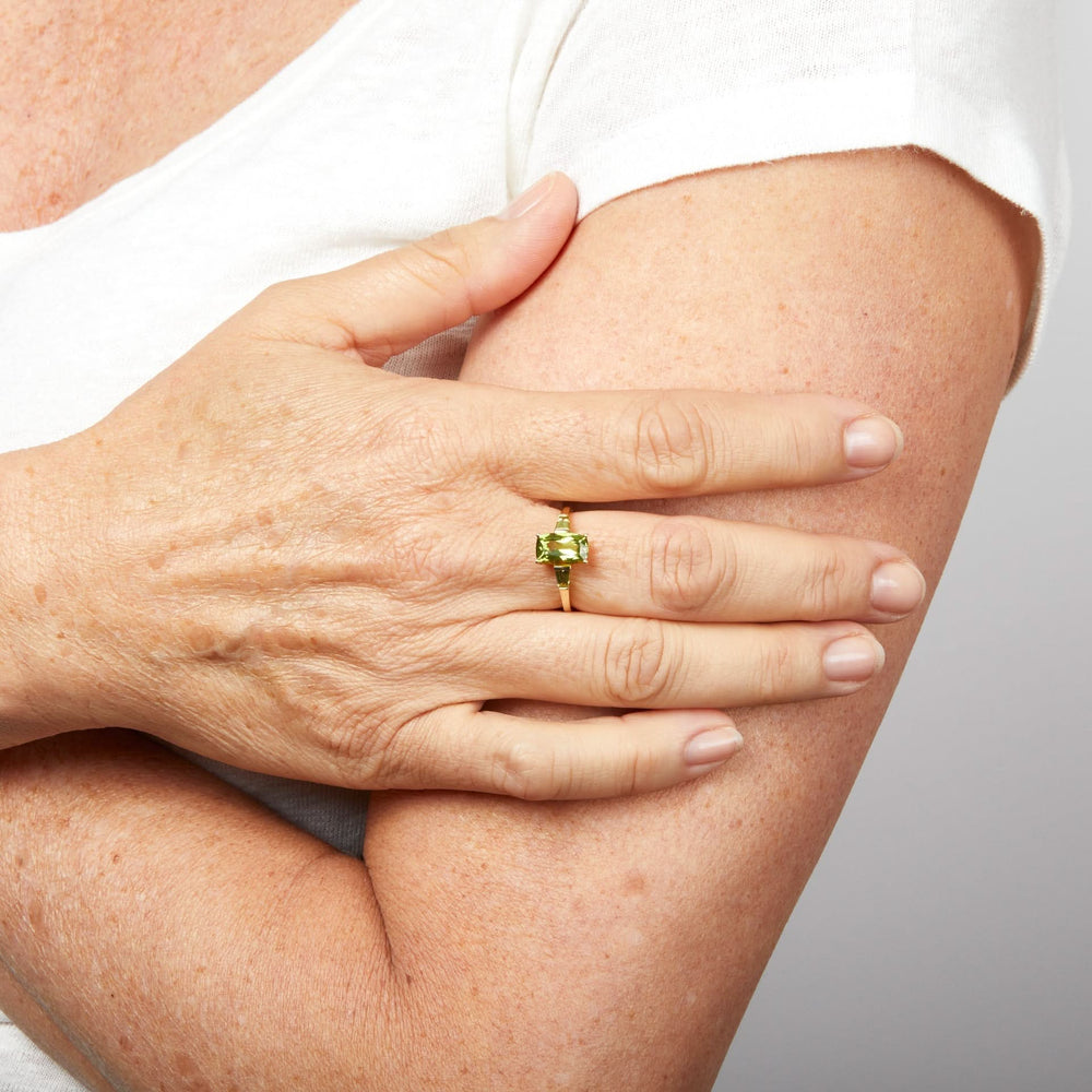 9ct Gold Peridot Ring GR637G