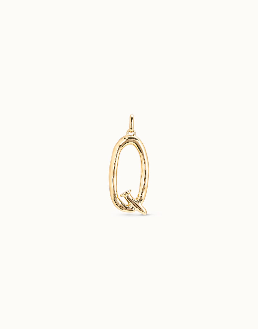 Gimme A Letter Q Large Golden Metal Charm CHA0017ORO0000U