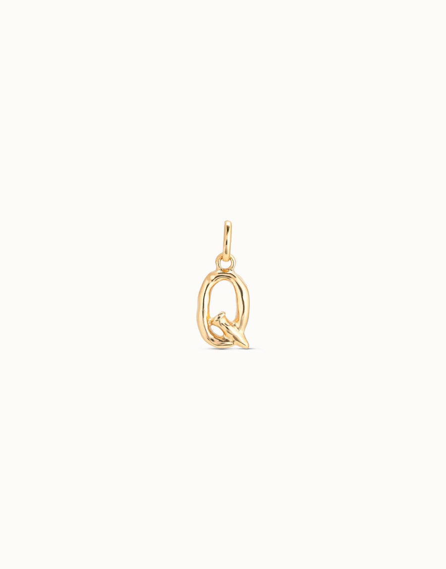 Gimme A Letter Q Golden Metal Charm CHA0043ORO0000U