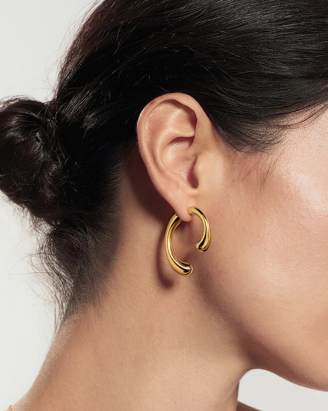 Ania Haie Fluid Light Gold Sculptural Arc Hoop Earrings E078-16G