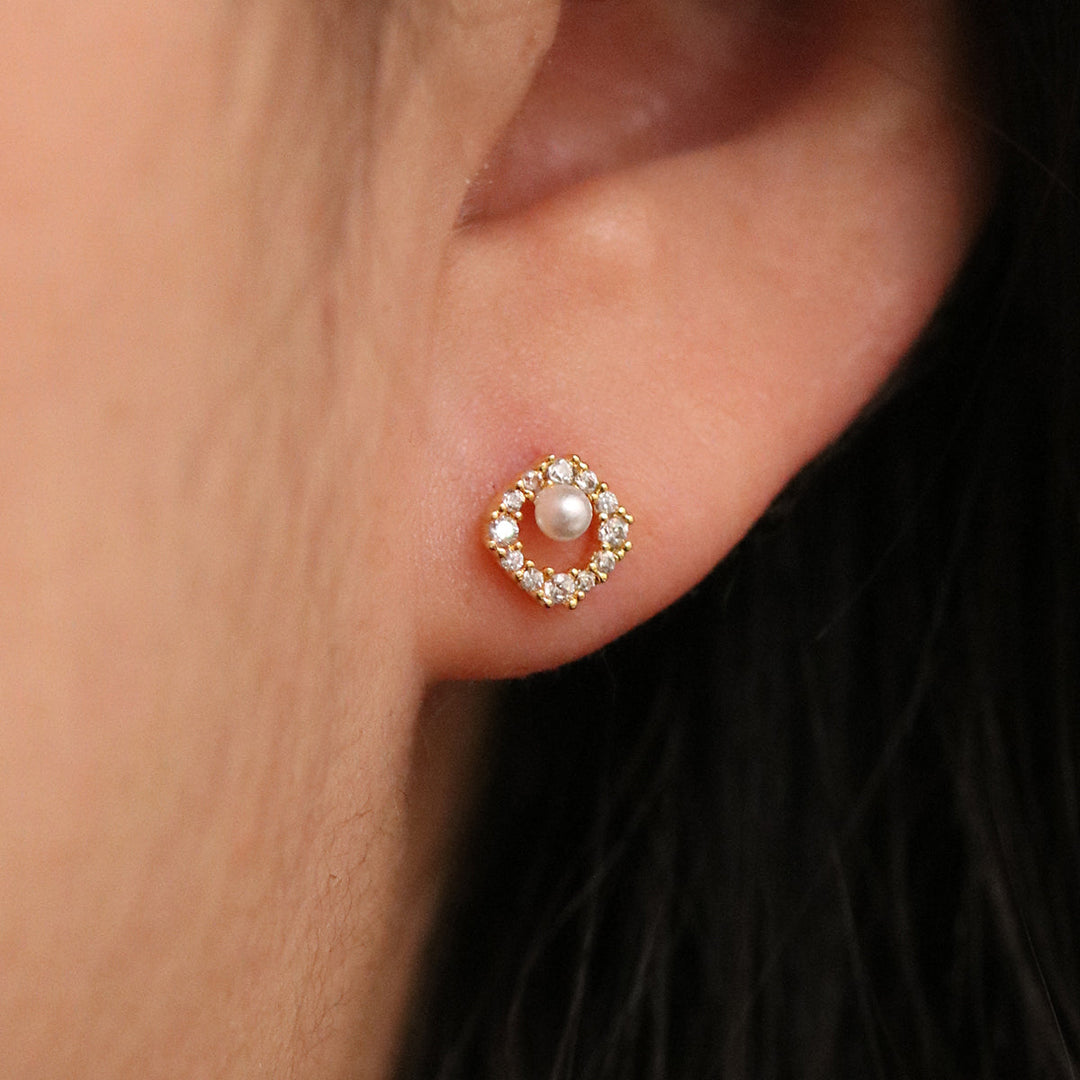 Cubic circle pearl earrings-1