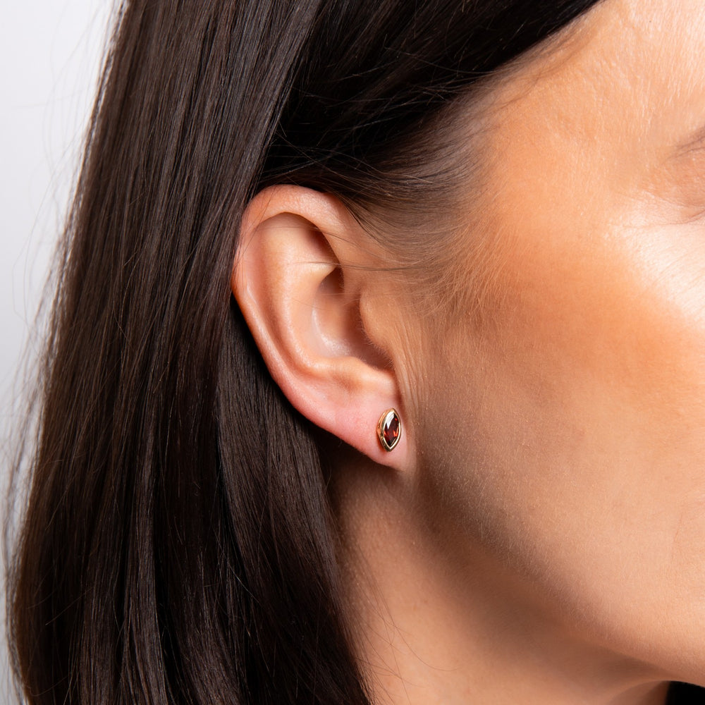 9ct Yellow Gold Red Garnet Earrings GE2511R