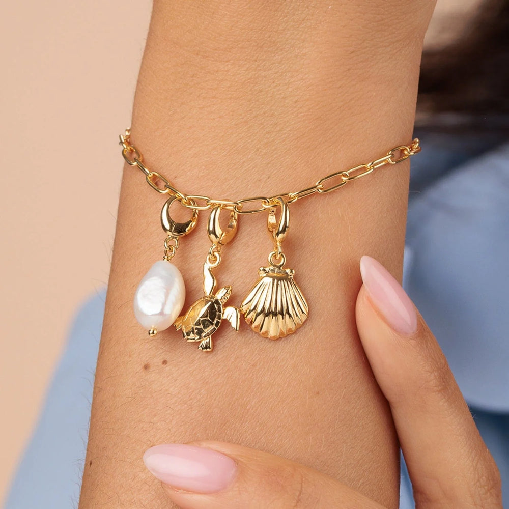 Gold Plated Clam Shell Charm CGCS