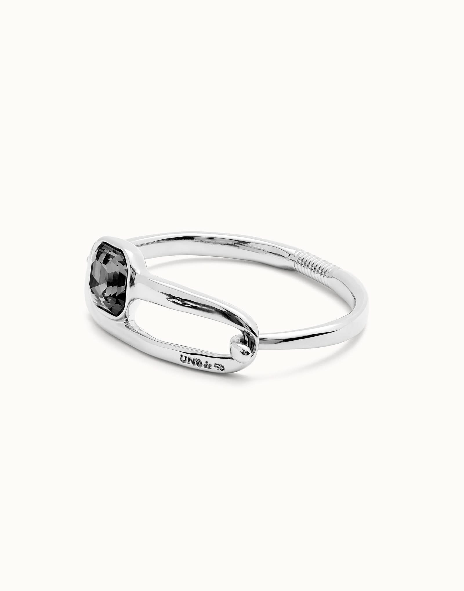 Close-up of the Sterling Silver Plated Ser Expresiva Black Bangle Bracelet PUL2512NGRMTL0, featuring unique textures and high-quality silver plating, a statement bangle from UNOde50.