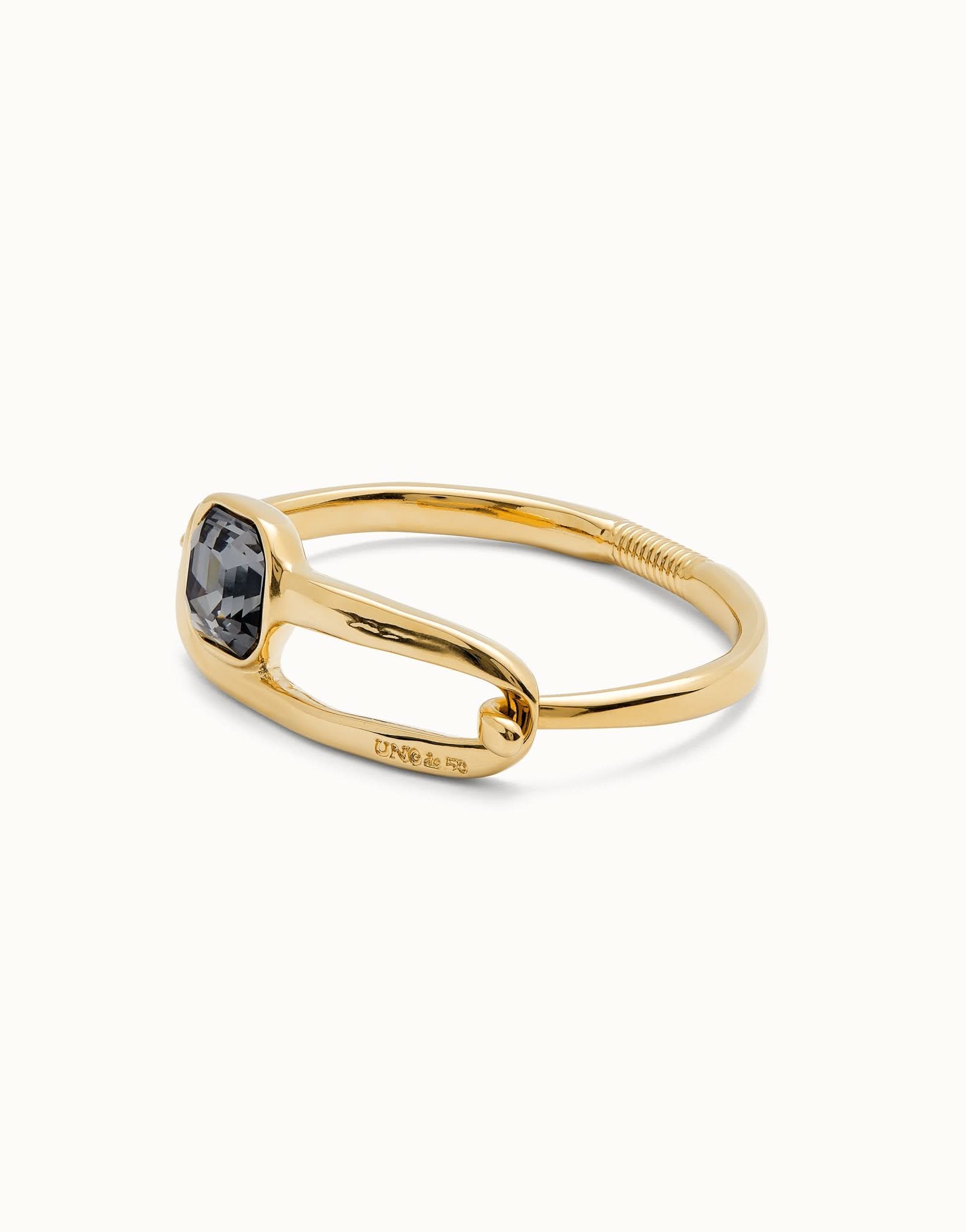 Elegant 18k Gold Plated Ser Expresiva Black Bangle Bracelet PUL2512NGRORO0, a unique piece of artisanal jewelry designed to stand out.