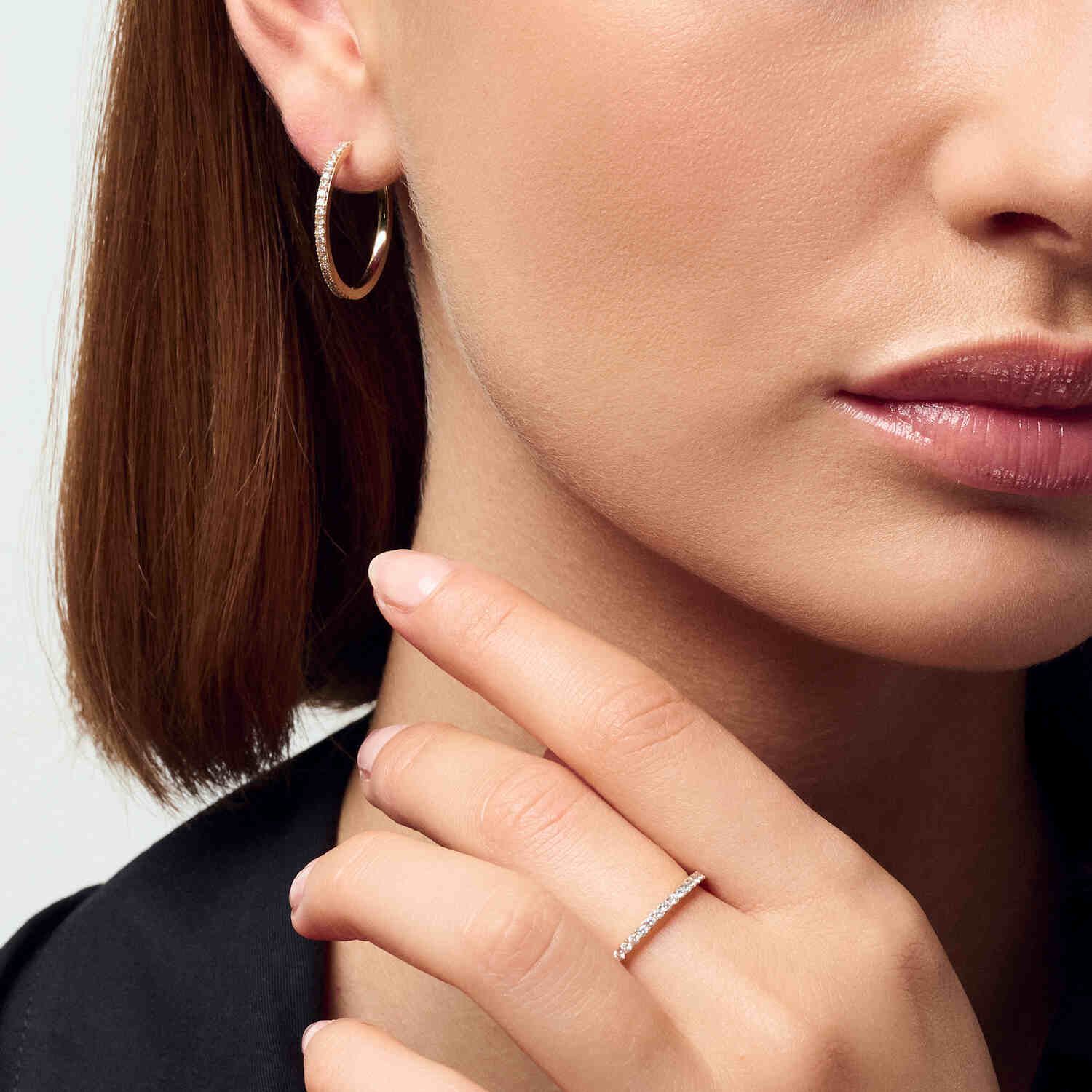 Close-up of the 14k Yellow Gold Alba Diamond Ring SJ-R2515-WD-YG worn by a model, highlighting its exquisite diamond detailing.