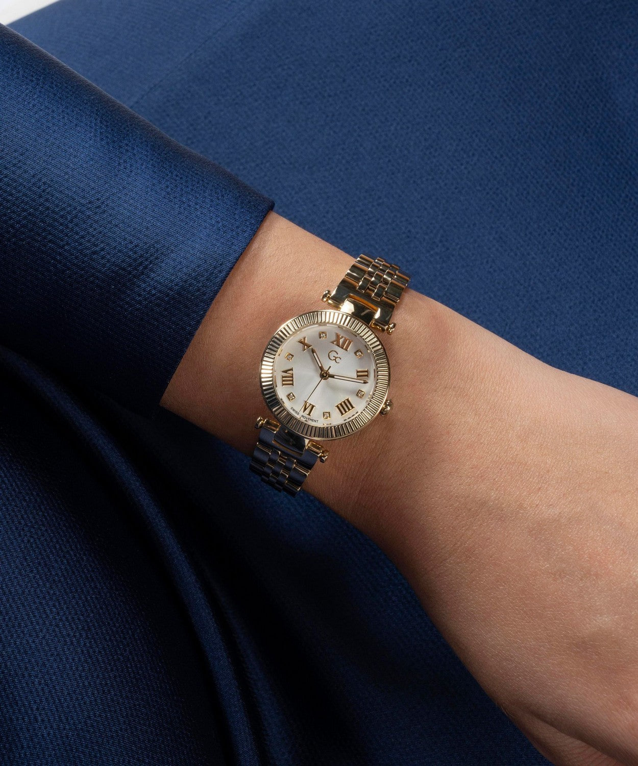 GC Dress Womens Yellow Gold Tone Watch Z02008L1MF