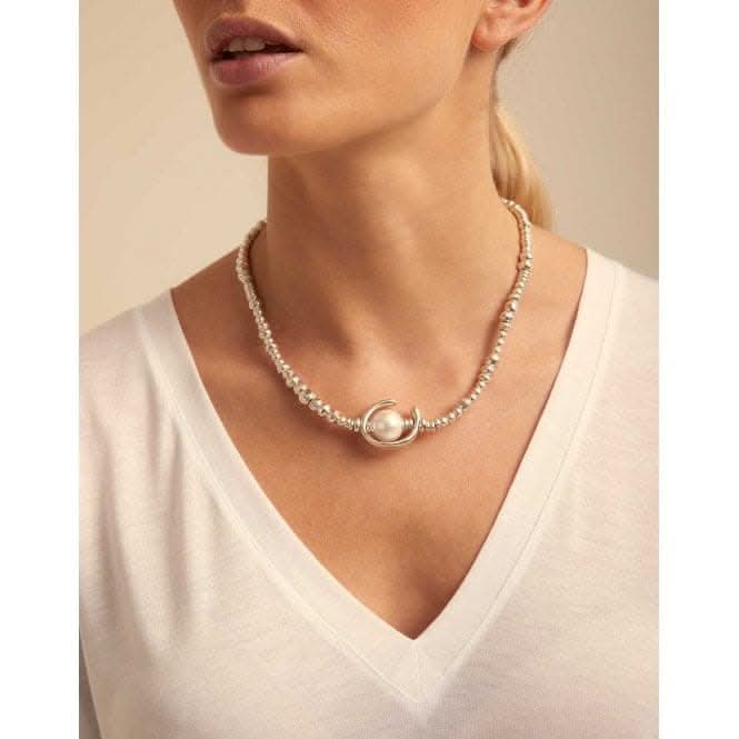 Another Round, Oh Oh Oh...! White Metal Pearl Shell Necklace