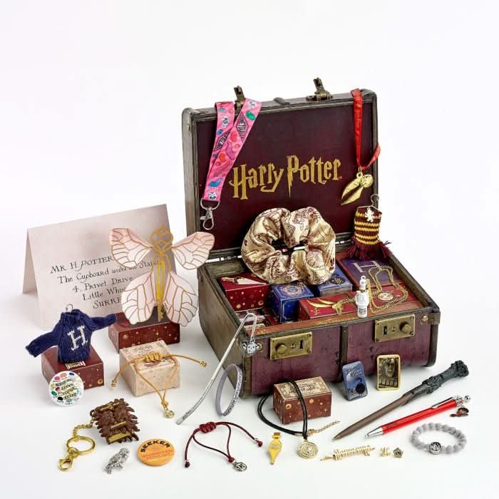 Hogwarts Trunk Advent Calendar HPA00546