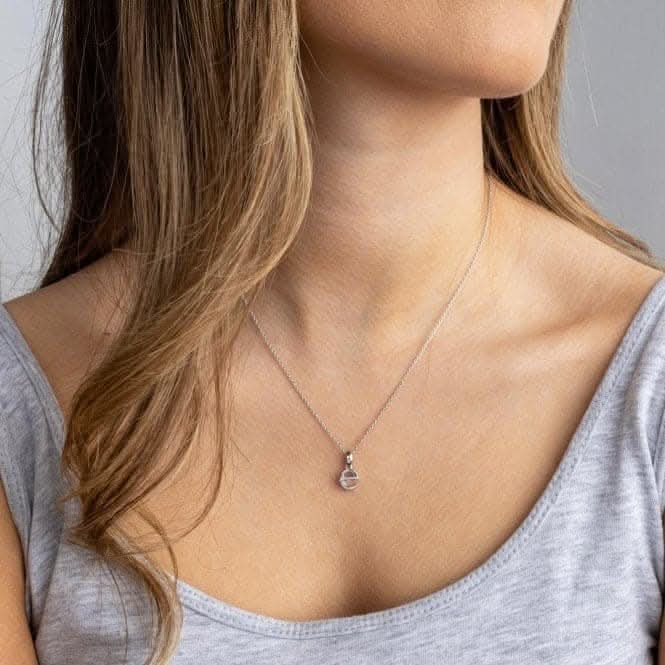 Signature Skript Lowercase e Charm Pendant 9197RPE