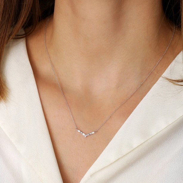 Choosing the Perfect Necklace: Elevate Your Outfit with Style - Acotis Jewellery
