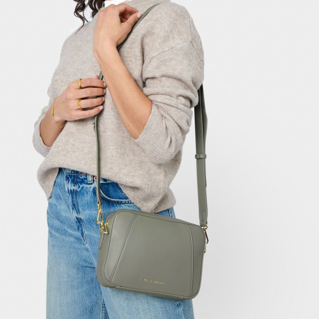 Mint to Be: Why Mint Green Clutch Bags Are the Freshest Fashion Trend Right Now 💚