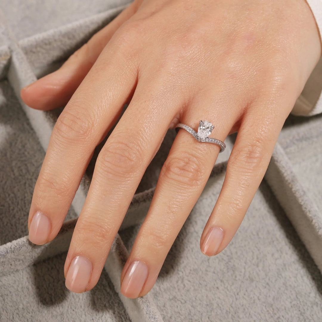 Lustrous Engagement Ring Styles to Mesmerize Your Partner - Acotis Diamonds