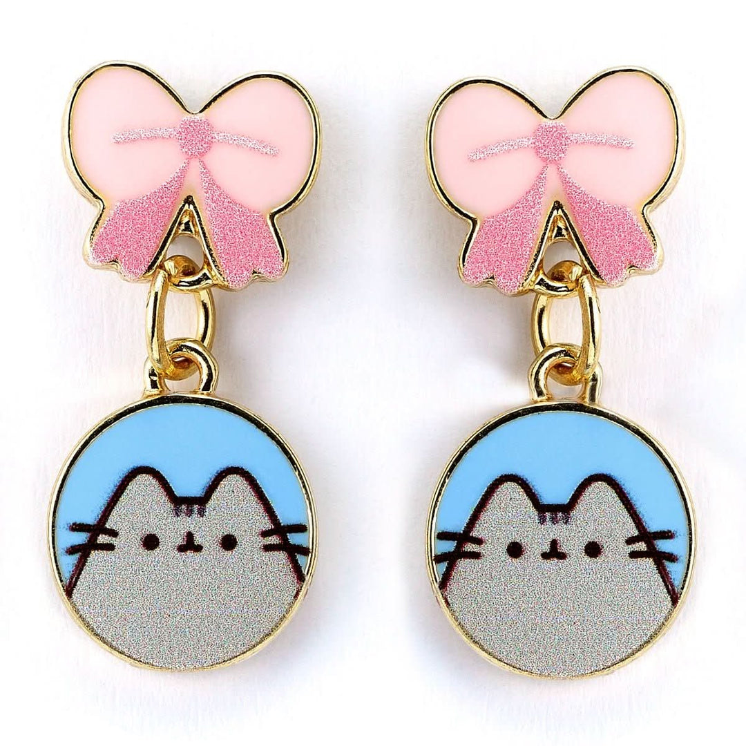a pair of earrings with a cat on it