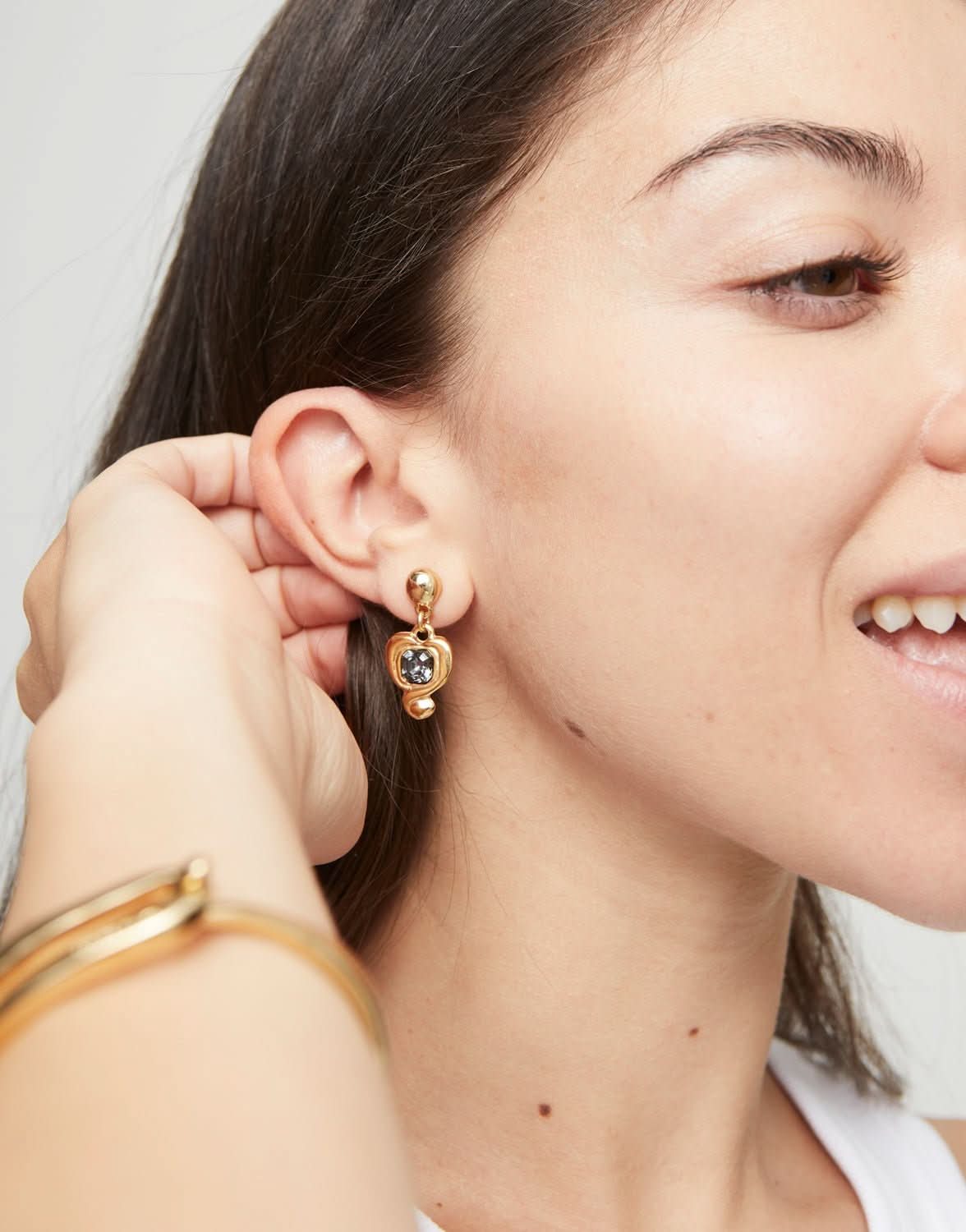 18k Gold Plated Ser Expresiva Black Earrings PEN0997NGRORO0UUNOde50PEN0997NGRORO0U