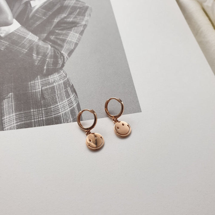Smile huggie one touch earrings-3