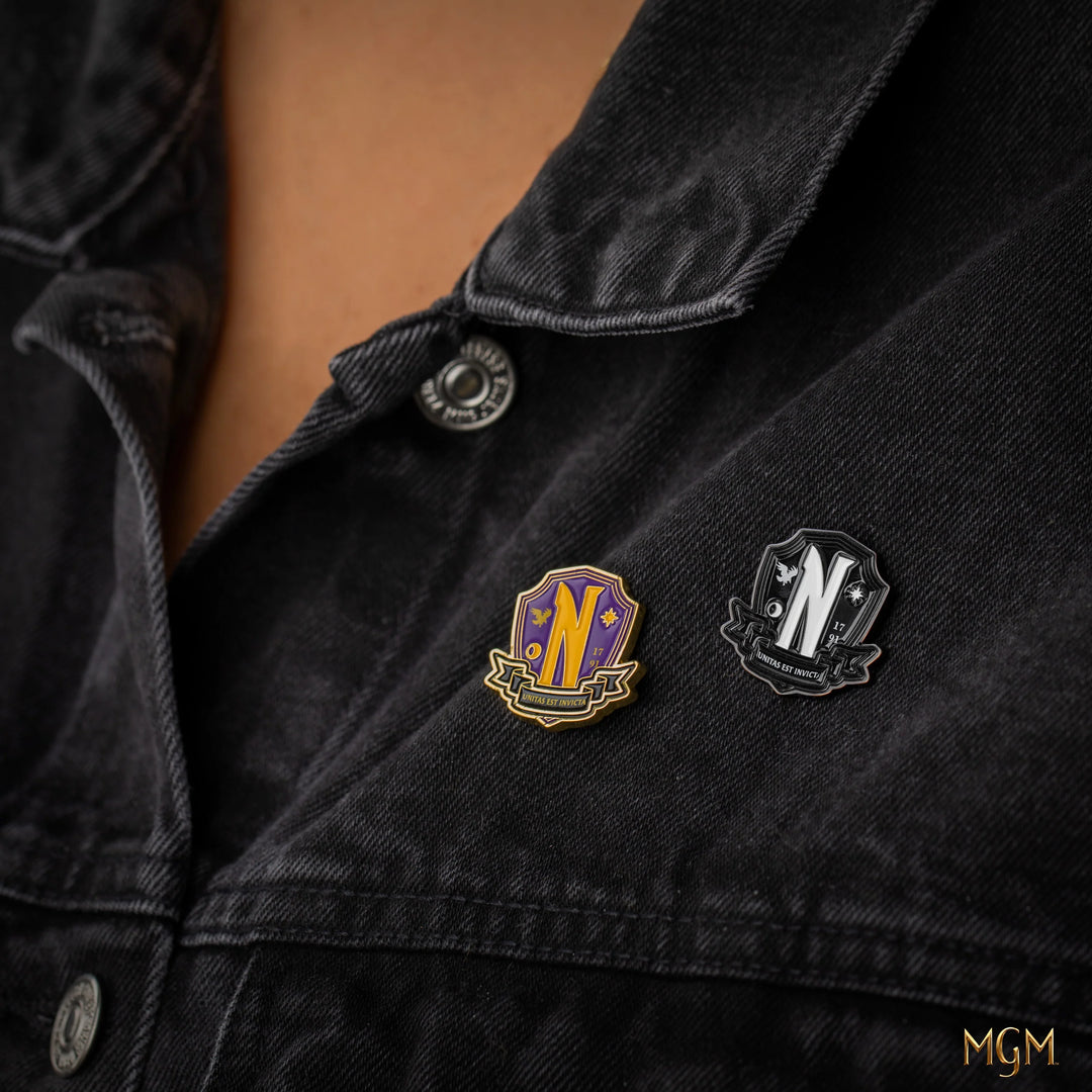 Wednesday Pin Nevermore Academy set of 2 CR3270