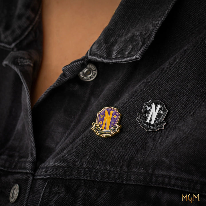 Wednesday Pin Nevermore Academy set of 2 CR3270