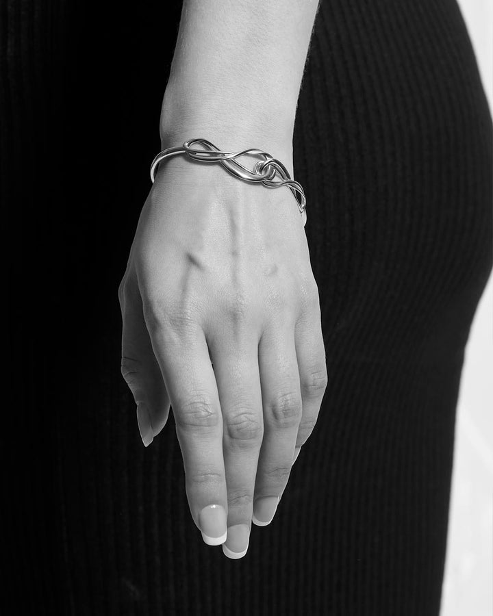 Kit Heath Infinity M/L Hinged Bangle 71162RPML