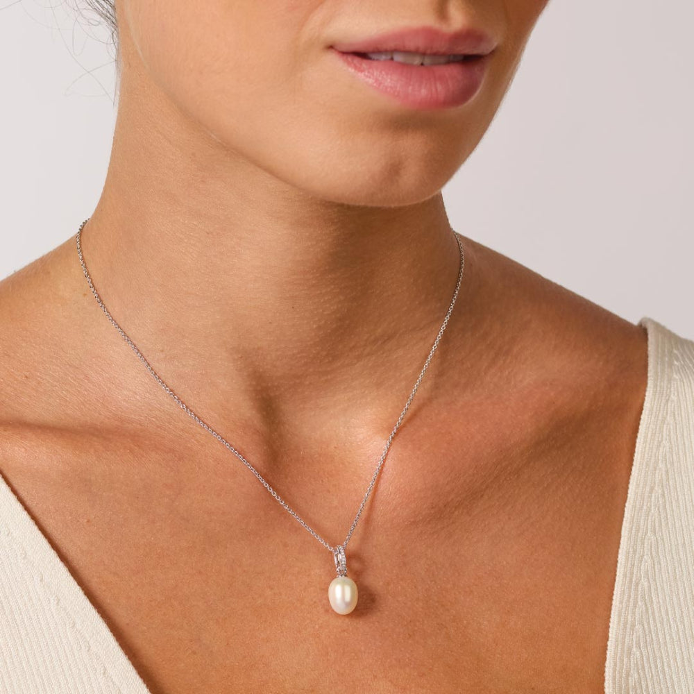 Kit Heath Revival Classic Pearl Glitz Zirconia Rhodium Plated 18" Necklace 90429FPC
