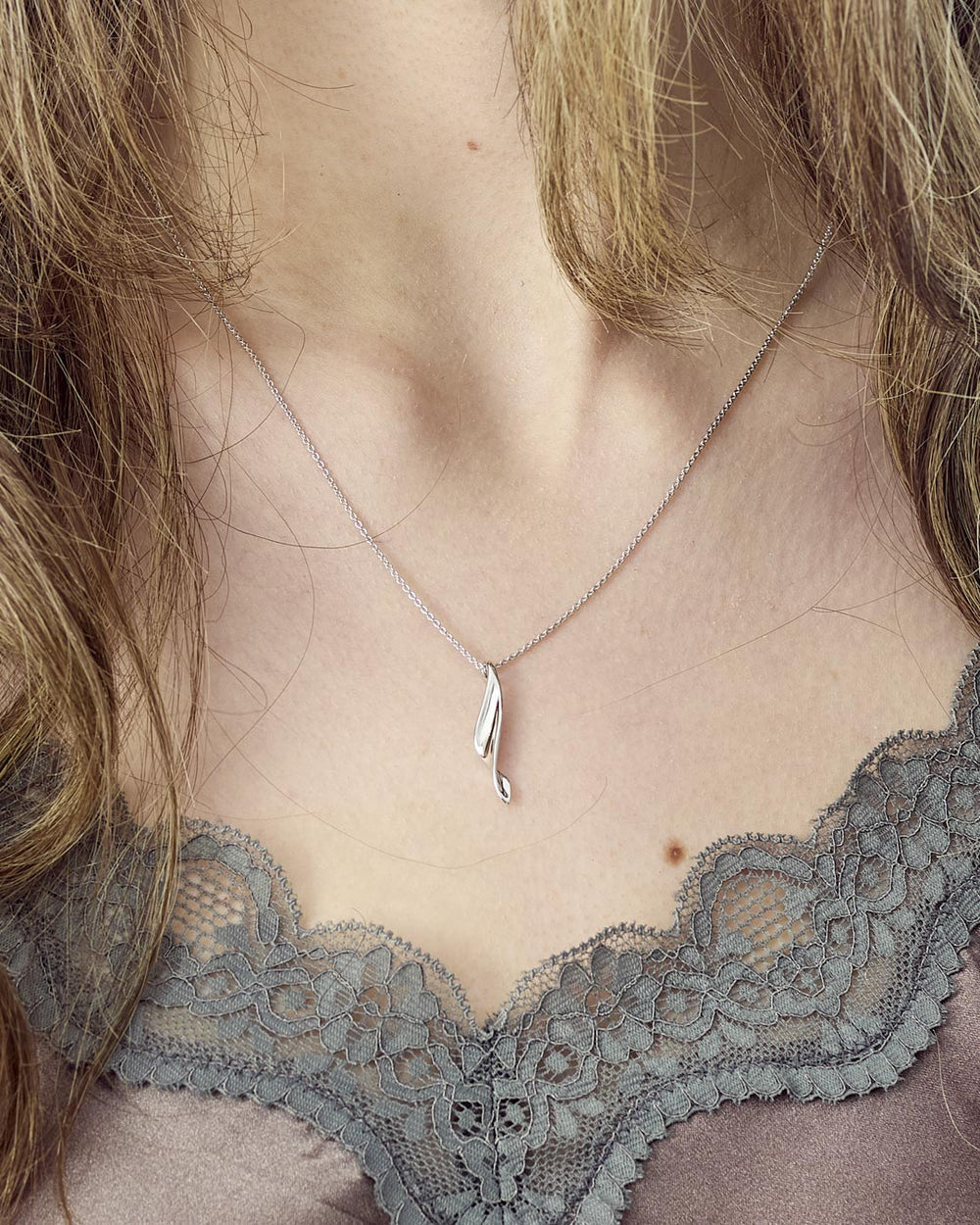 Kit Heath Serenity Curve Small 18? Necklace 91191RP
