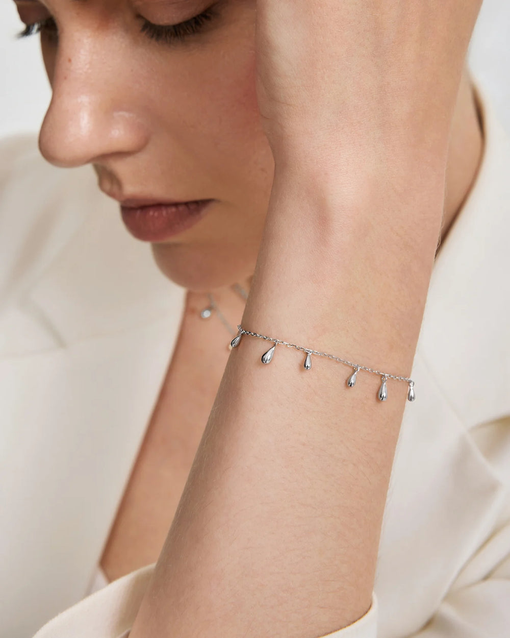 Ania Haie Fluid Light Silver Polished Teardrop Dangle Station Bracelet B078-02H