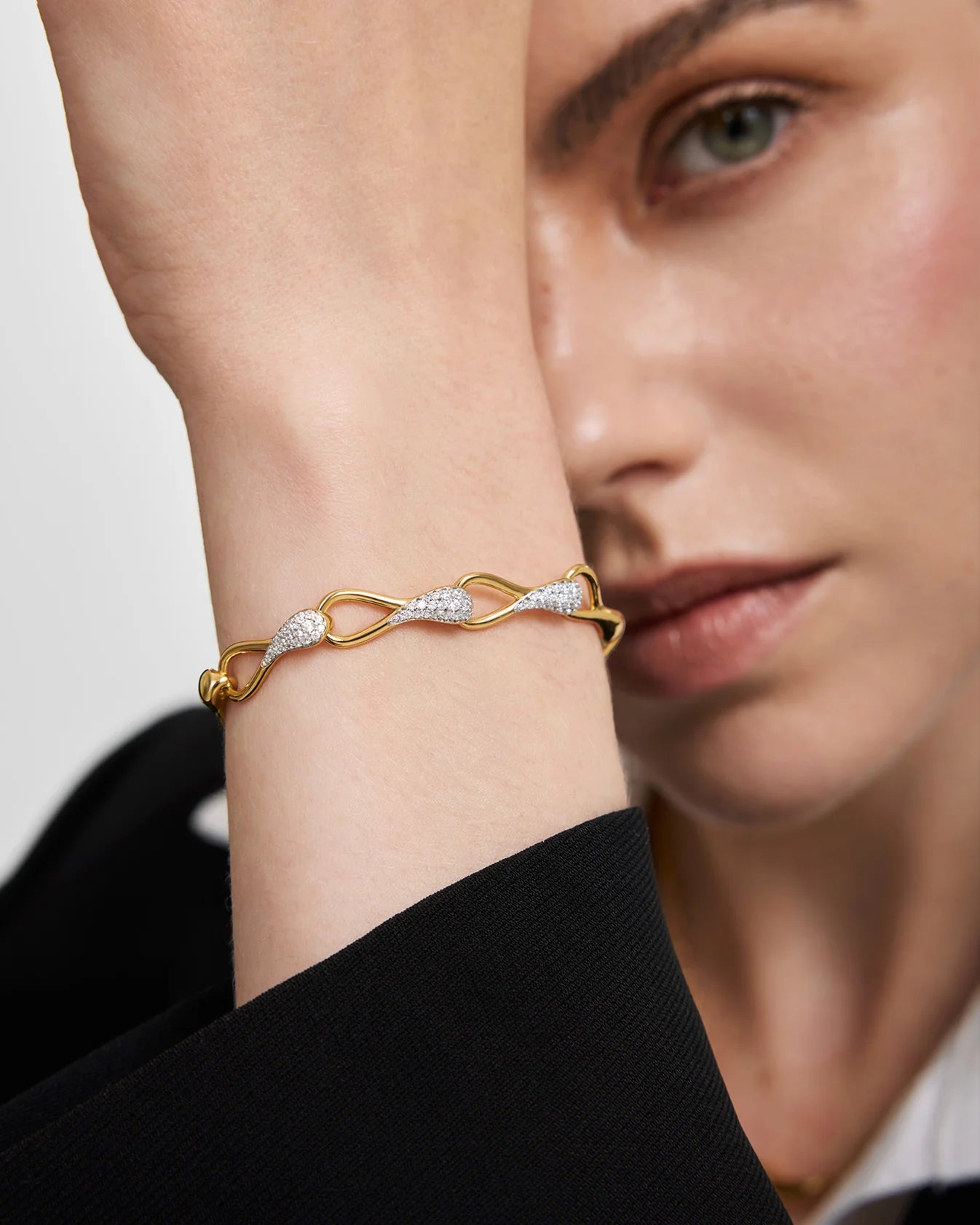 Ania Haie Fluid Light Gold Pave Sculptural Interlocked Link Bracelet B078-03G