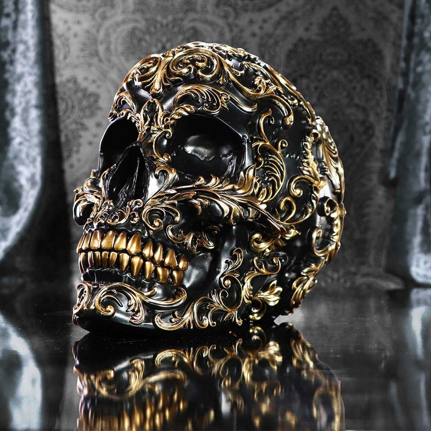 Renaissance Black and Gold Skull B6586Y3