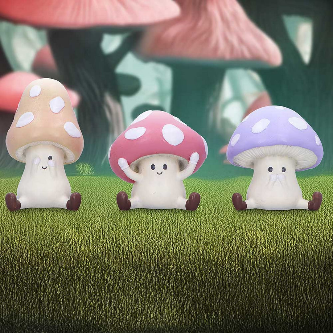 Three Wise Multicoloured Toadstool Figurines in See no, Hear no, Speak no evil poses B6949A25