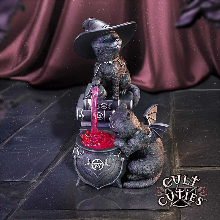 Cult Cuties Malpuss and Purrah Curious Cauldron 18.5cm B7148C25
