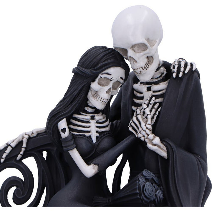 Eternal Bond Skeleton Figurine 19cm B7196C25