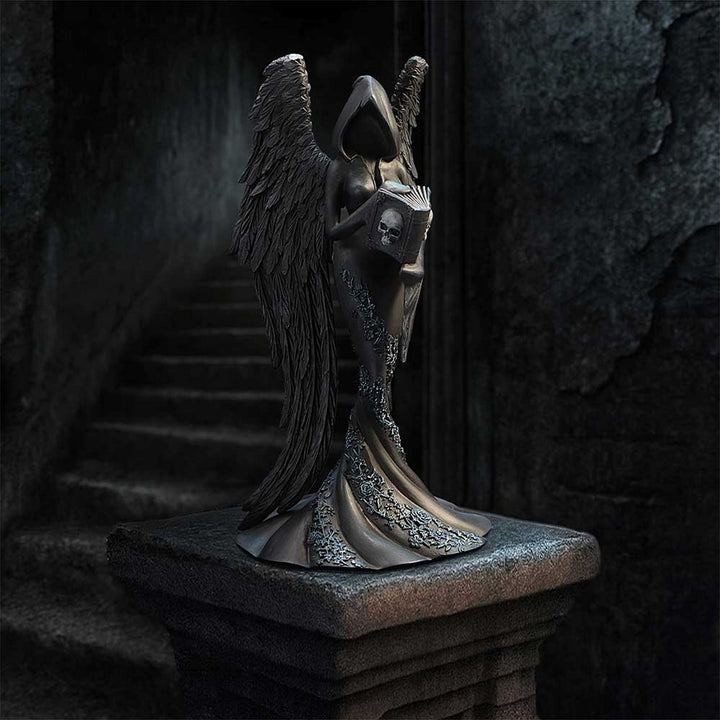 Femme Fatale Scholar Figurine 21.9cm B7334A26