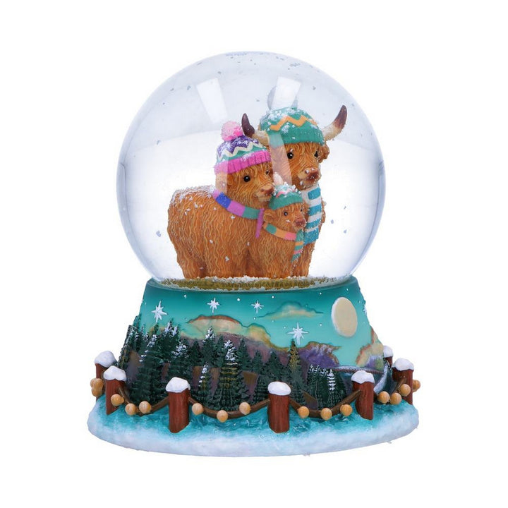 Winter Highland Cow Snow Globe 13.7cm B7649B26