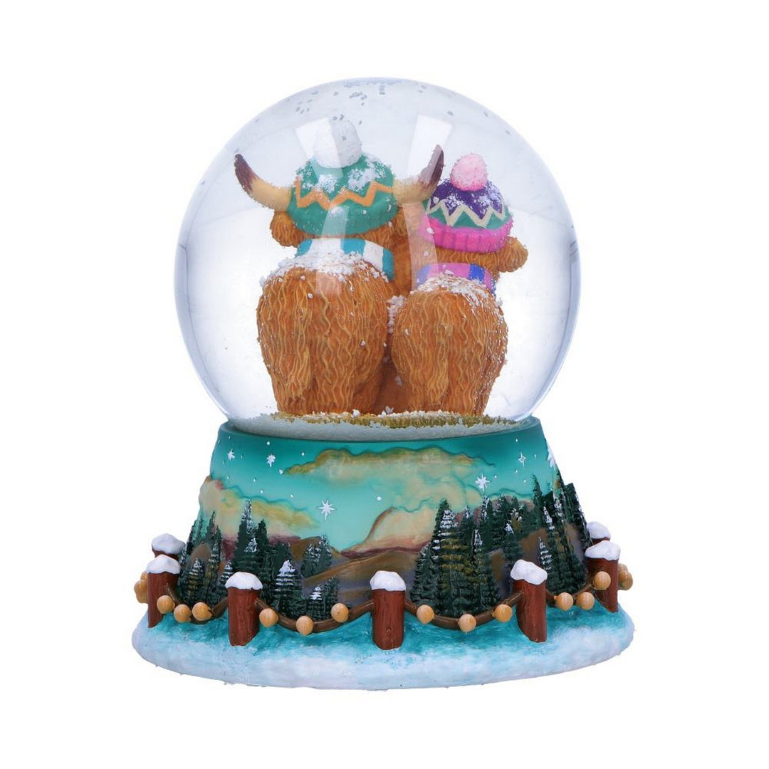Winter Highland Cow Snow Globe 13.7cm B7649B26