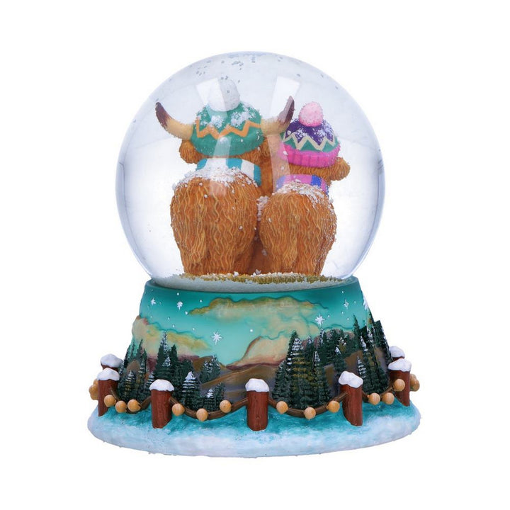 Winter Highland Cow Snow Globe 13.7cm B7649B26