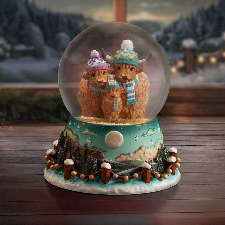 Winter Highland Cow Snow Globe 13.7cm B7649B26