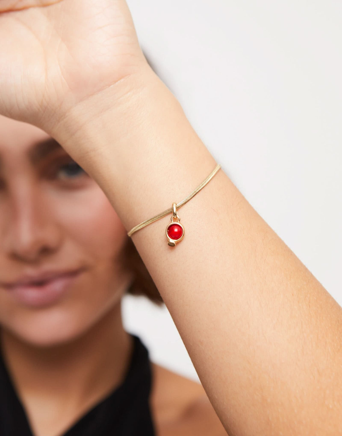 18k Gold Plated Hazte Red Stone Charm CHA0267ROJORO0U