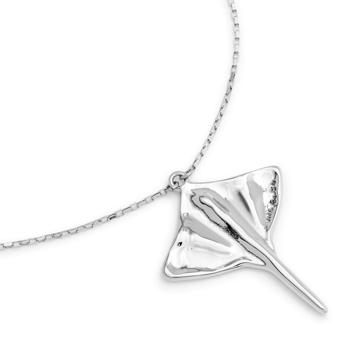 Metal Alloy Sterling Silver Plated Short Chain Stingray Pendant COL1930MTL000