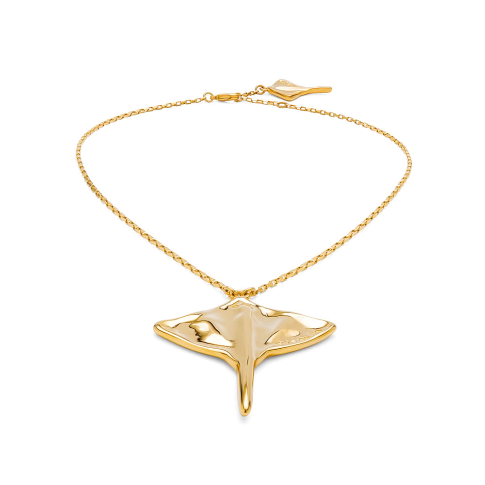 Metal Alloy 18K Gold Plated Short Chain Stingray Pendant COL1930ORO000