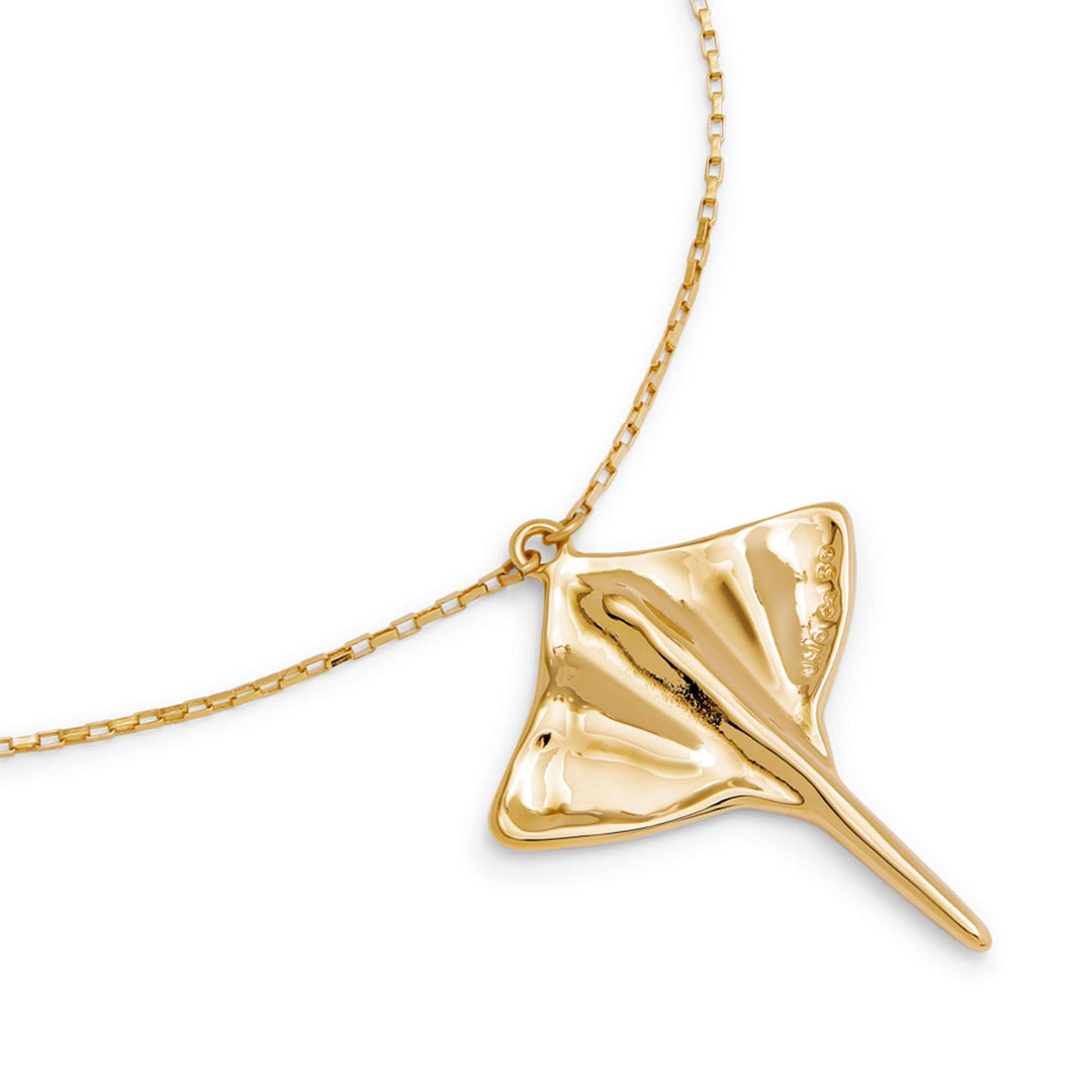 Metal Alloy 18K Gold Plated Short Chain Stingray Pendant COL1930ORO000