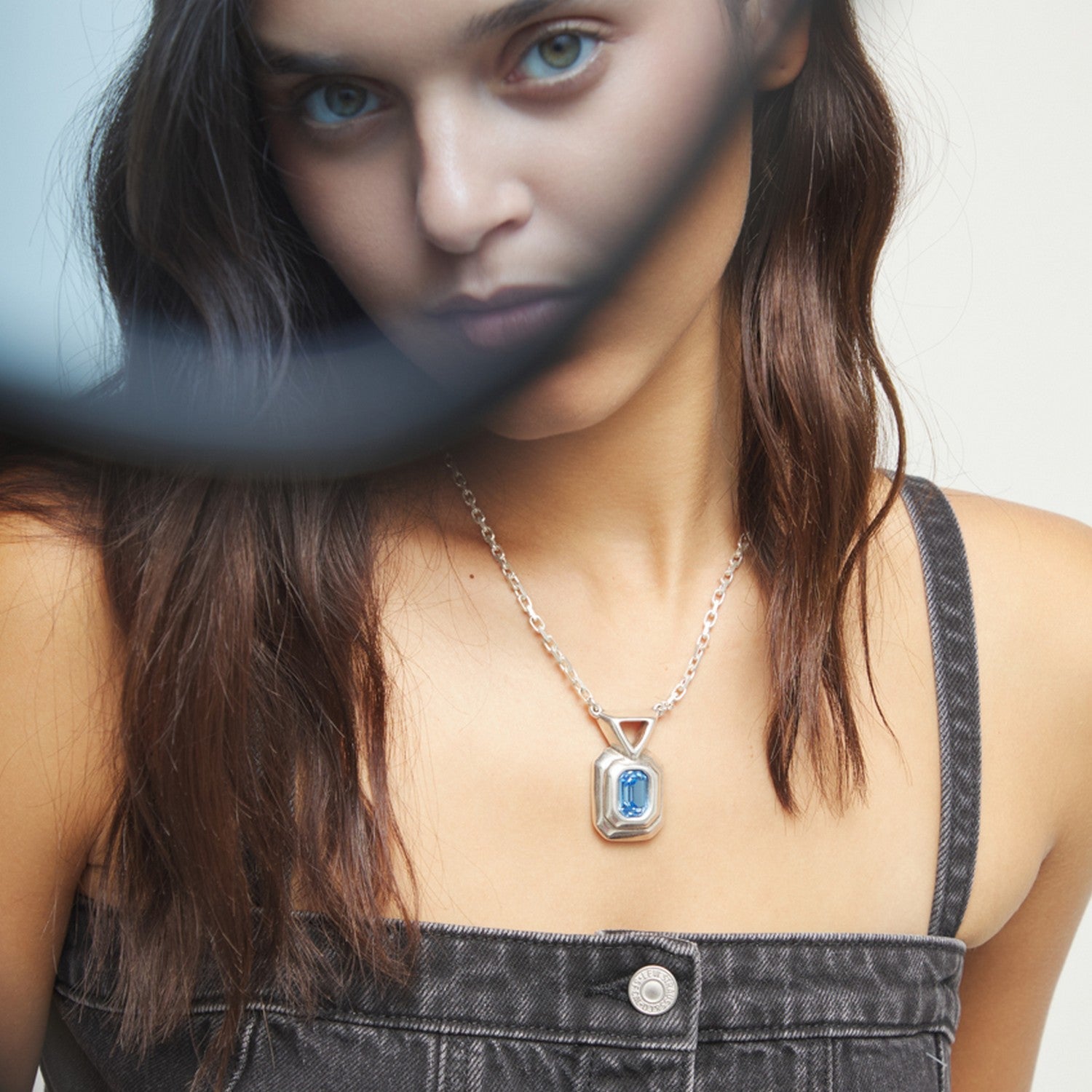 Sterling Silver Plated Blue Faceted Crystal Necklace COL2071AZUMTL
