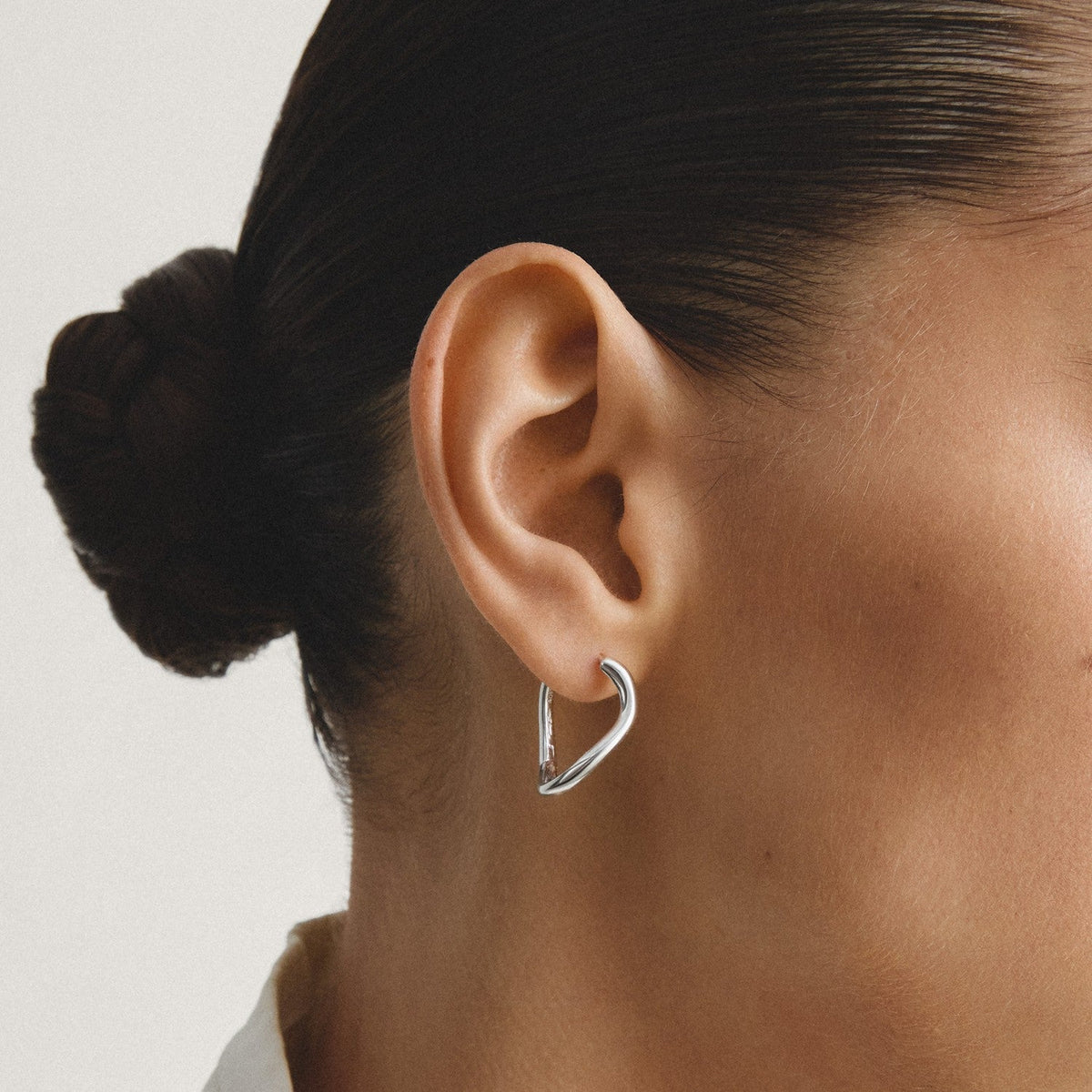 Thomas Sabo Sterling Silver Fluid Elegance Hoop Earring CR764-001-21