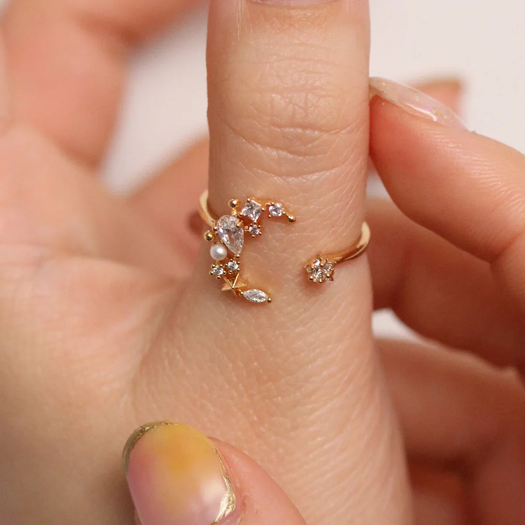 Cubic Moon Set In Gold-2