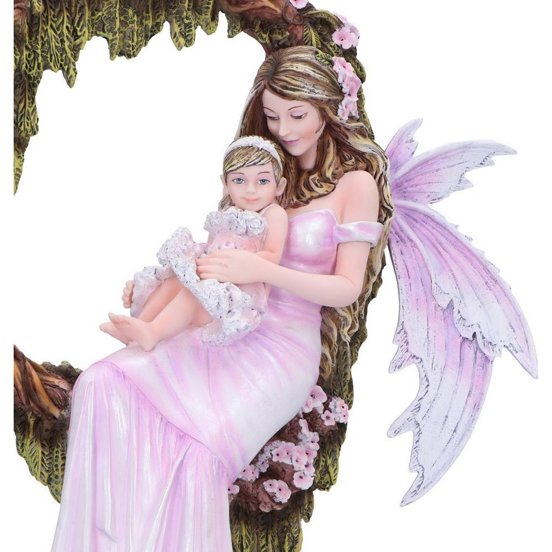Mothers Affection  A Serene Symbol of Love and Care D7009A25