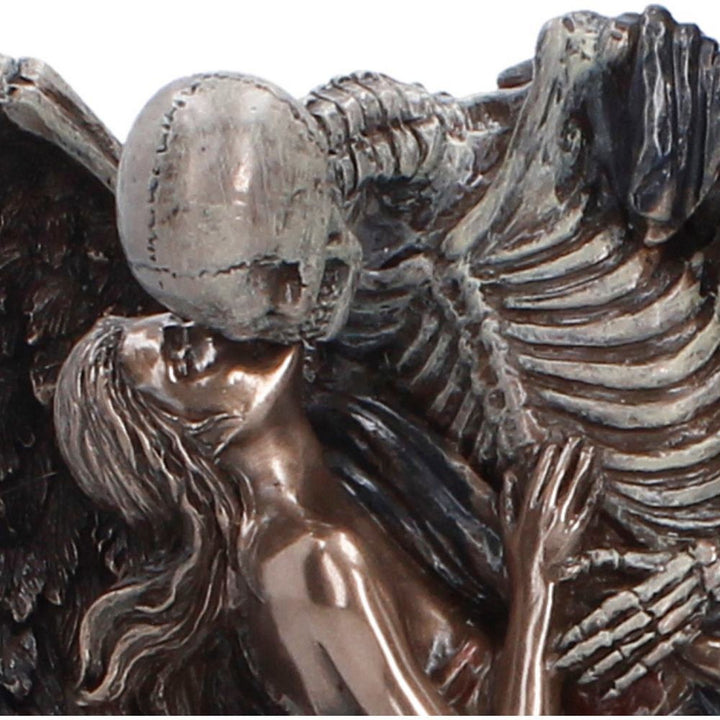 The Kiss of Death Figurine 25.7cm D7631B26
