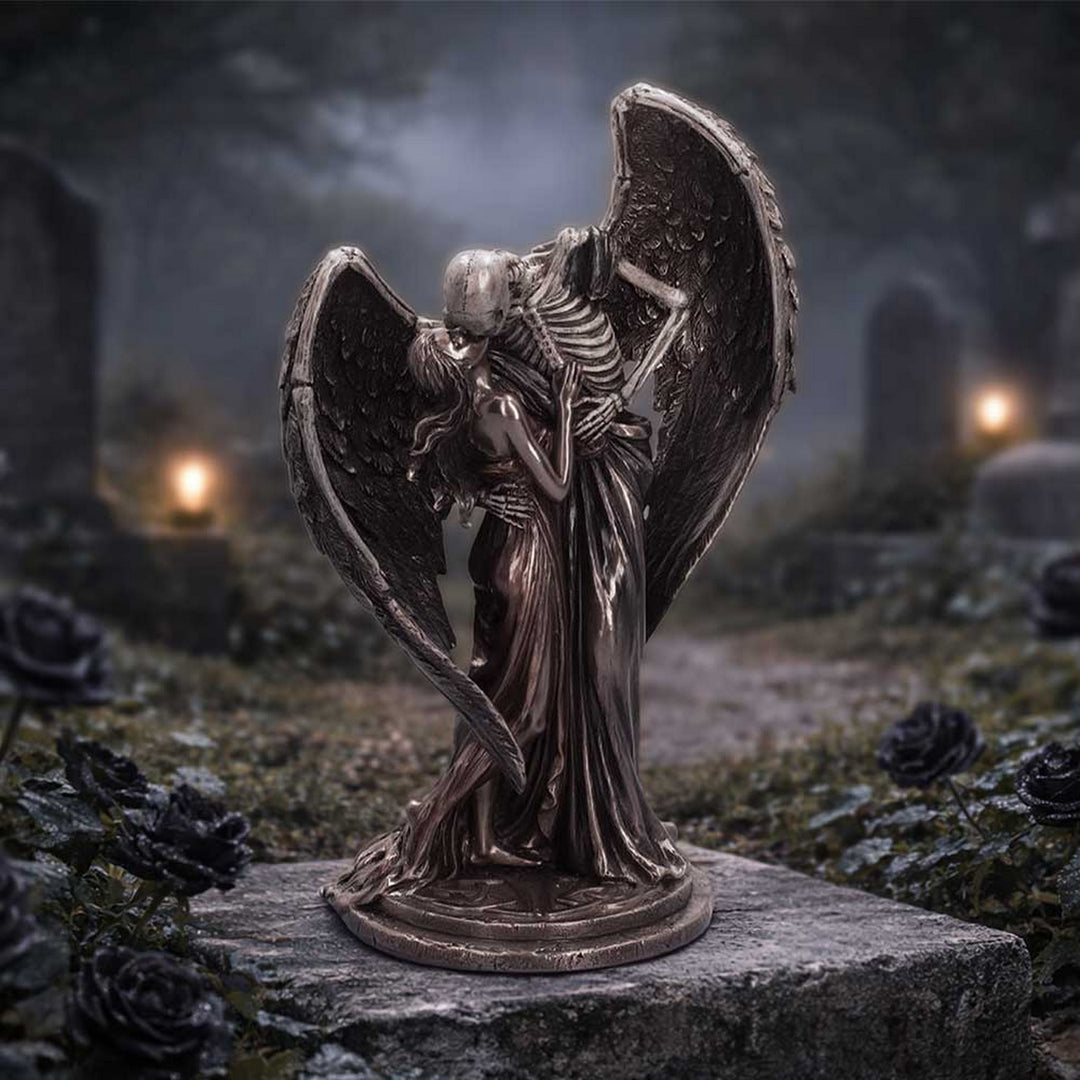 The Kiss of Death Figurine 25.7cm D7631B26