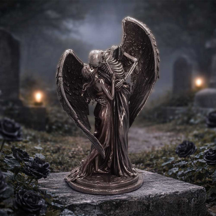 The Kiss of Death Figurine 25.7cm D7631B26