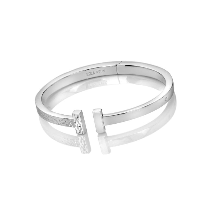 Silver bangle with a unique design 