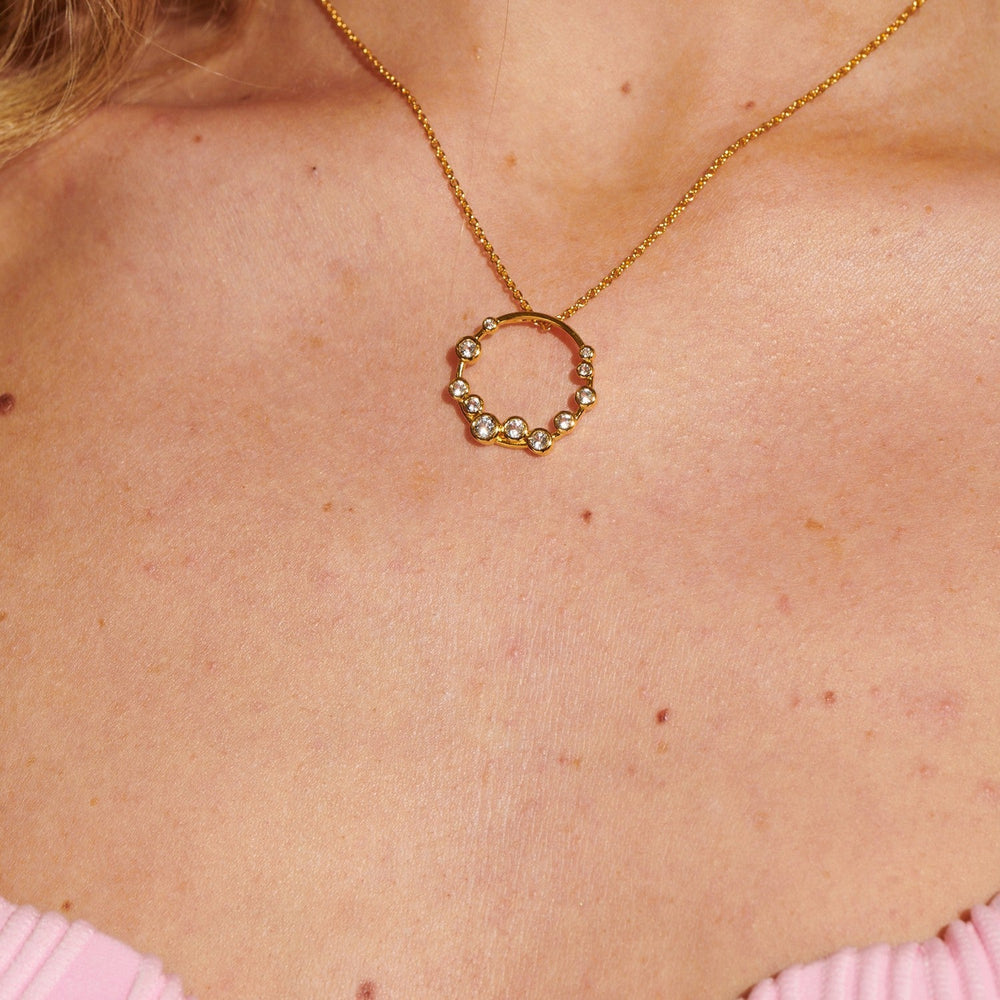 HD x Gold Plateden Edit Sterling Silver 18ct Gold Plated White Topaz Tender Wreath Pendant DP1107